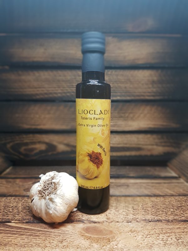 Olivenöl extra nativ mit Knoblauch